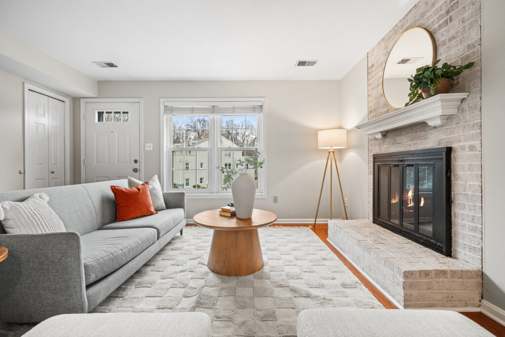 south arlington condo for sale living in Arlington VA living in northern va arlington va real estate forest knoll condo four mile run trail condo affordable arlington condo first time buyer arlington